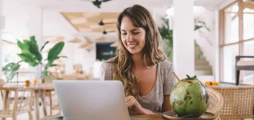 Paid internships & remote gigs - How to Earn Money as a Student
