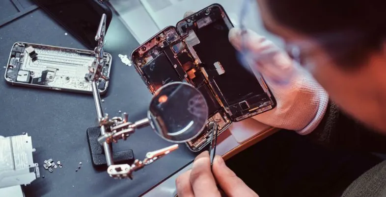 Business Ideas in Assam - Mobile Repair Services
